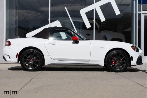 Brillante White 2019 FIAT 124 Spider Base
