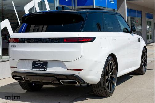 Ostuni Pearl White Premium Metallic 2025 Land Rover Range Rover Sport SE