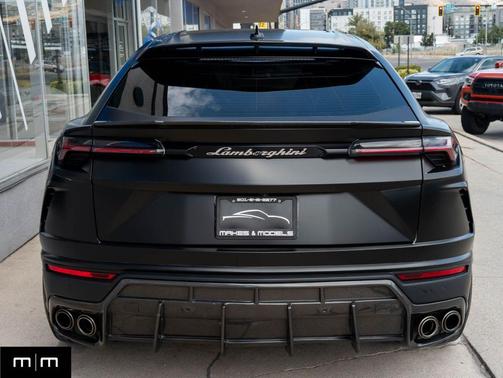 2022 Lamborghini Urus Pearl Capsule