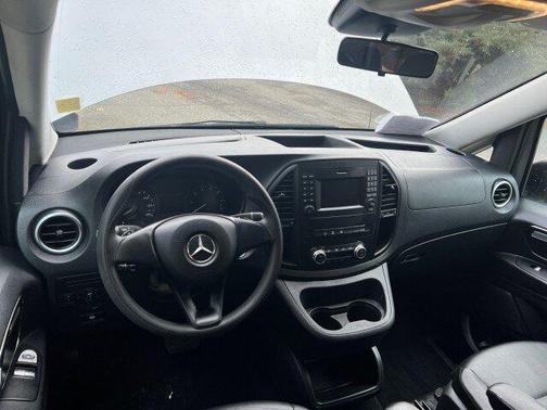 Photo 4 of 43 of 2016 Mercedes-Benz Metris Base