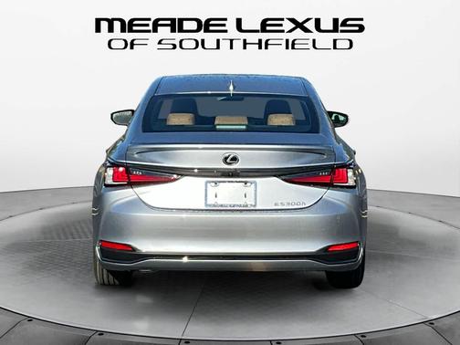 2025 Lexus ES 300h F SPORT Design