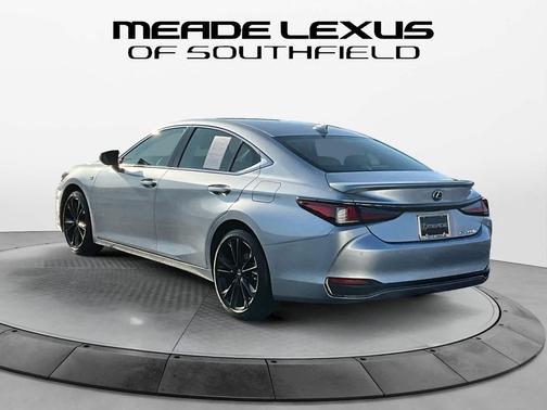 2025 Lexus ES 300h F SPORT Design