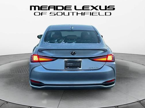 2023 Lexus ES 300h Luxury