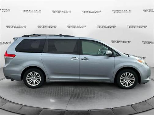 2013 Toyota Sienna XLE