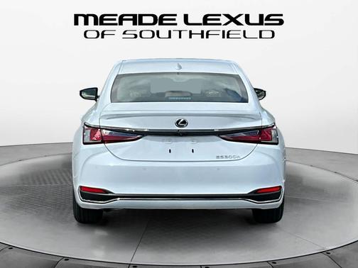 2025 Lexus ES 300h F SPORT Design