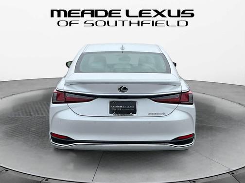 2024 Lexus ES 300h Ultra Luxury