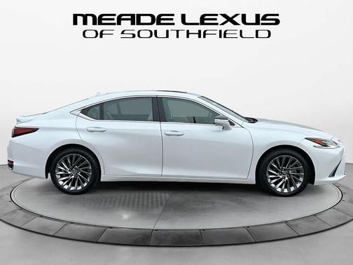 2024 Lexus ES 300h Ultra Luxury