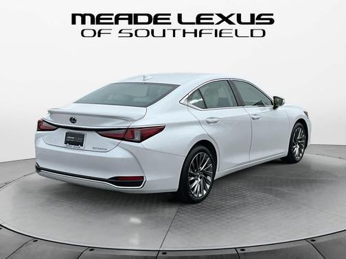 2024 Lexus ES 300h Ultra Luxury