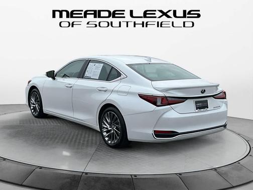 2024 Lexus ES 300h Ultra Luxury