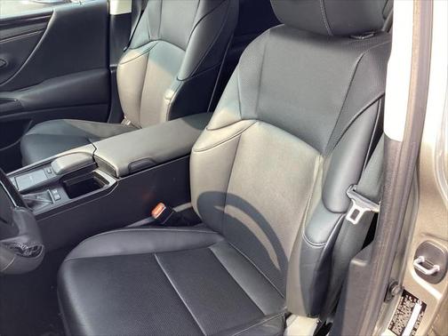 2020 Lexus ES 300h Base