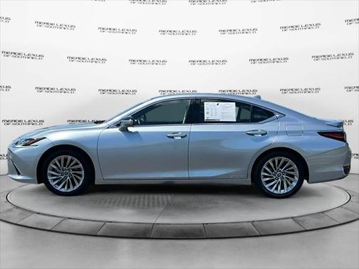 2022 Lexus ES 300h Ultra Luxury