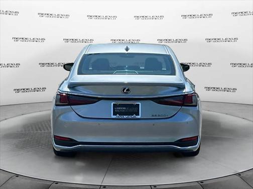 2022 Lexus ES 300h Ultra Luxury