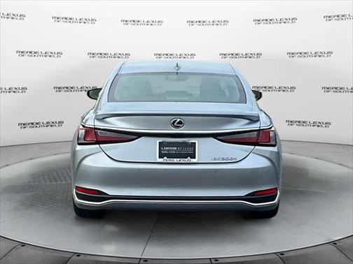 2022 Lexus ES 300h Ultra Luxury