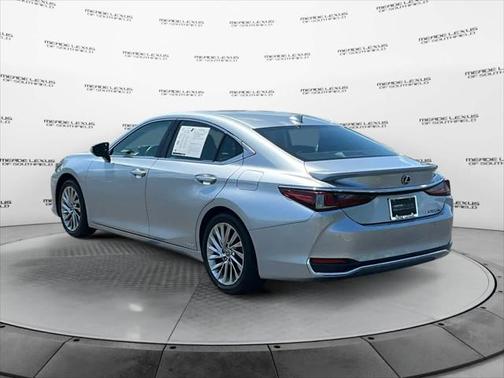 2022 Lexus ES 300h Ultra Luxury