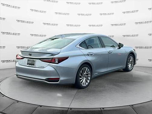 2022 Lexus ES 300h Ultra Luxury