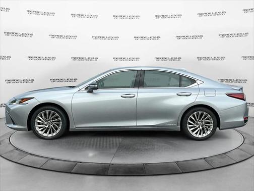 2022 Lexus ES 300h Ultra Luxury