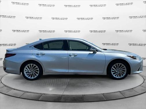 2022 Lexus ES 300h Ultra Luxury