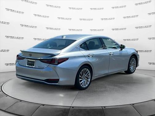 2022 Lexus ES 300h Ultra Luxury