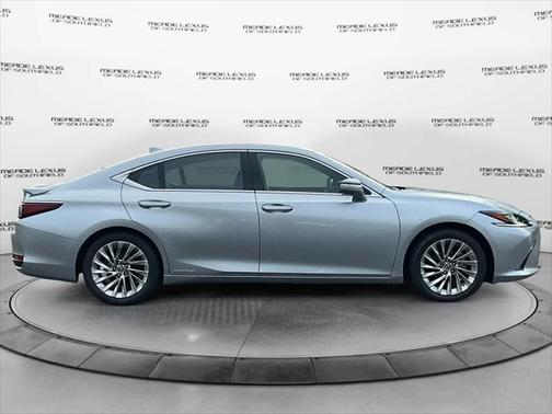 2022 Lexus ES 300h Ultra Luxury