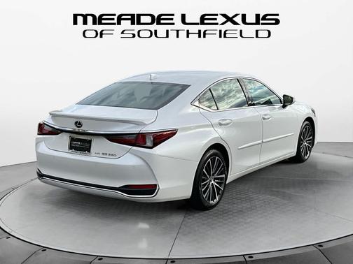 2022 Lexus ES 250 Base