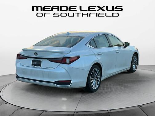 2023 Lexus ES 300h Ultra Luxury