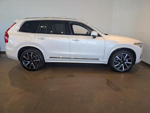 2024 Volvo XC90 B6 Plus Bright Theme 6-Seater