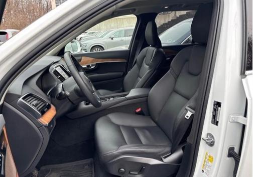 2024 Volvo XC90 B6 Plus Bright Theme 6-Seater