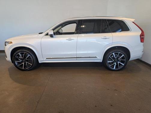 2024 Volvo XC90 B6 Plus Bright Theme 6-Seater