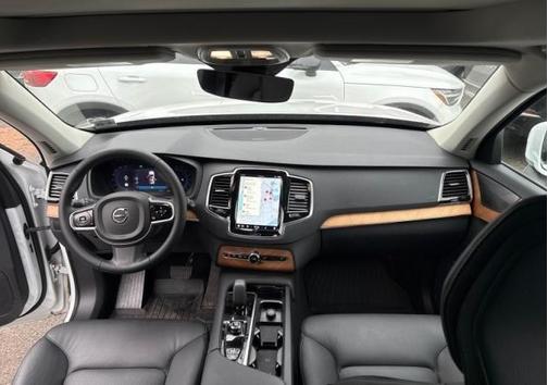 2024 Volvo XC90 B6 Plus Bright Theme 6-Seater