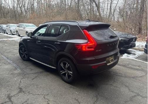 2023 Volvo XC40 B5 Plus Dark Theme
