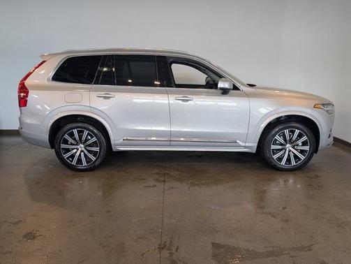 2024 Volvo XC90 B5 Plus Bright Theme