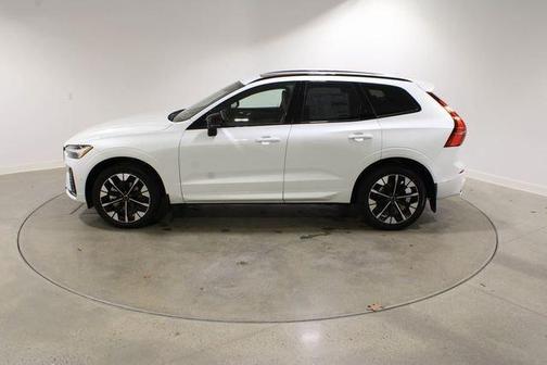 Crystal White Metallic 2026 Volvo XC60 B5 Plus