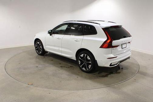 Crystal White Metallic 2026 Volvo XC60 B5 Plus