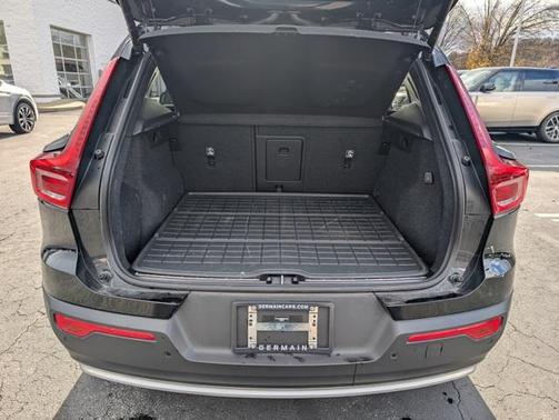 2025 Volvo XC40 B5 Plus Bright Theme