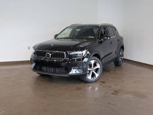 2025 Volvo XC40 B5 Plus Bright Theme