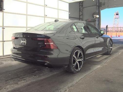 2025 Volvo S60 B5 Core