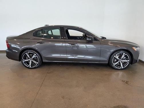 2025 Volvo S60 B5 Core