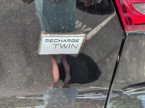 Onyx Black Metallic 2023 Volvo XC40 Recharge Pure Electric Twin Plus
