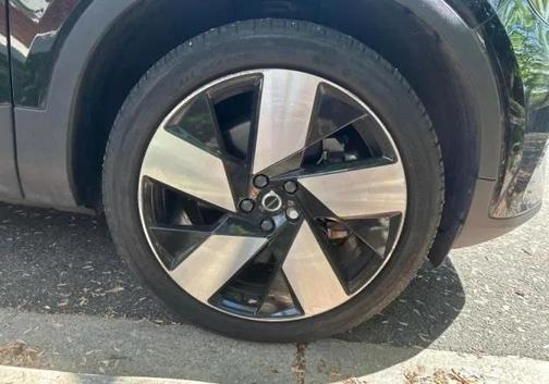 Onyx Black Metallic 2023 Volvo XC40 Recharge Pure Electric Twin Plus