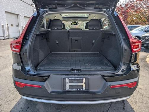 2025 Volvo XC40 B5 Core Bright Theme