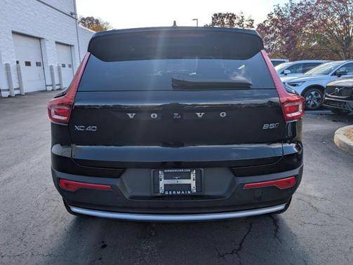 2025 Volvo XC40 B5 Core Bright Theme