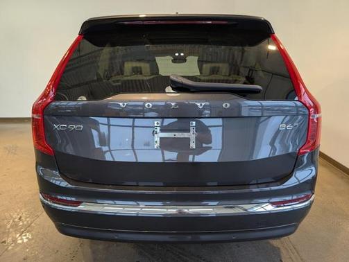 2024 Volvo XC90 B6 Plus Bright Theme 6-Seater