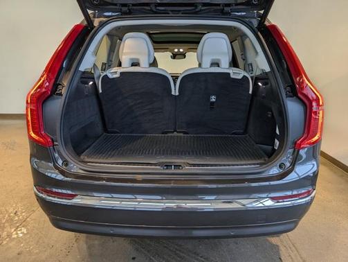 2024 Volvo XC90 B6 Plus Bright Theme 6-Seater