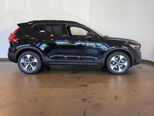 2026 Volvo XC40 B5 Core