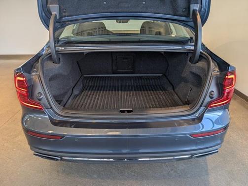 2019 Volvo S60 Hybrid T5