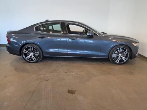 2019 Volvo S60 Hybrid T5