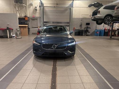 2019 Volvo S60 Hybrid T5