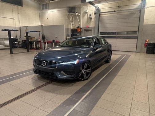 2019 Volvo S60 Hybrid T5