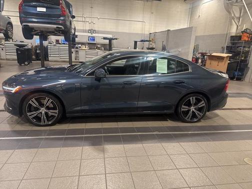 2019 Volvo S60 Hybrid T5