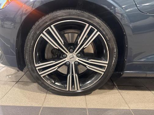 2019 Volvo S60 Hybrid T5